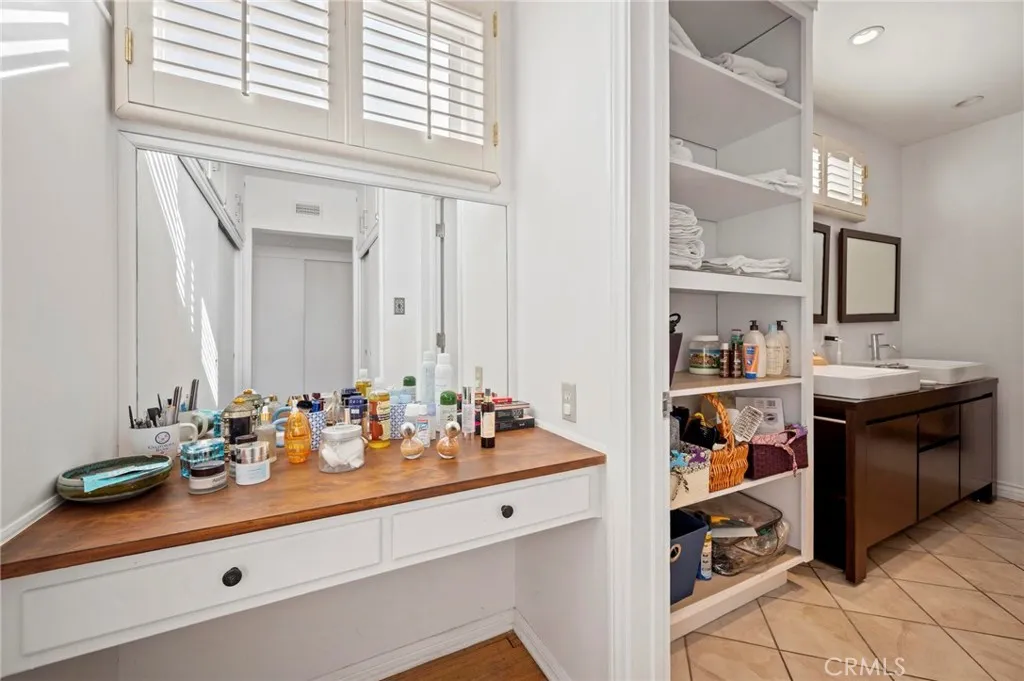 5212 Reynier, Los Angeles, California 90056 home-pic-22